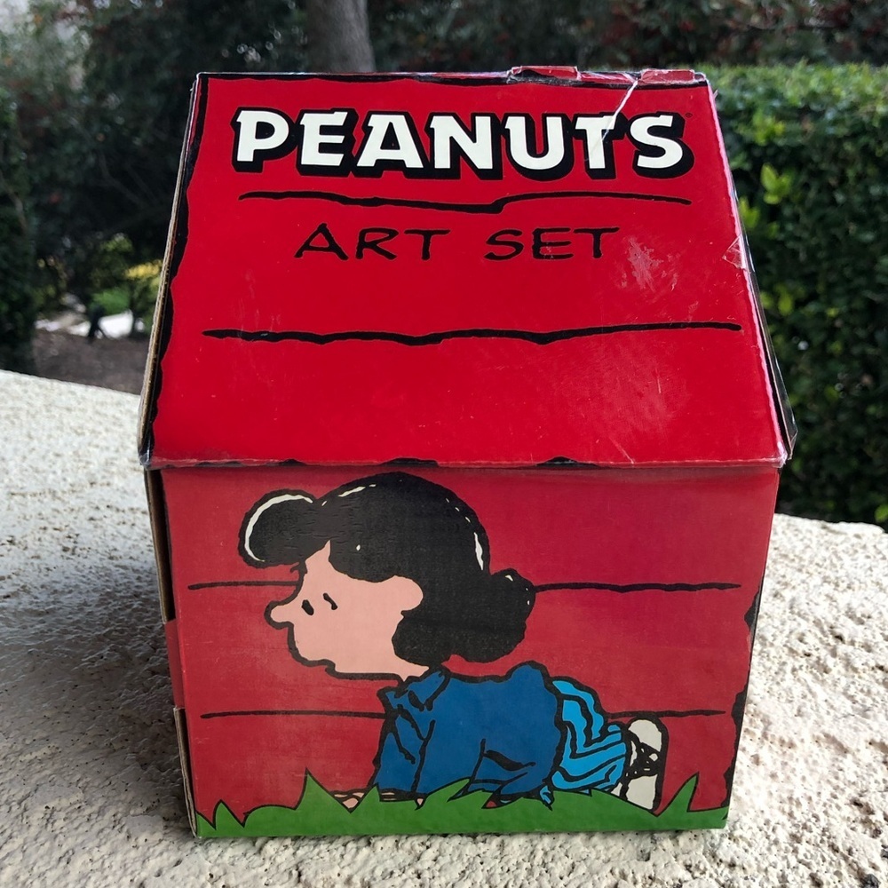 Peanuts Doghouse Art Set!